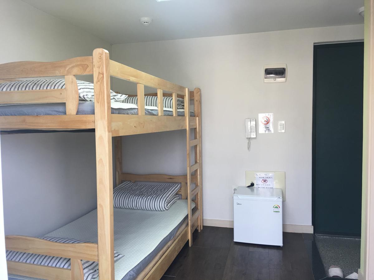 Hongdae Pencil Guesthouse Сеул Экстерьер фото