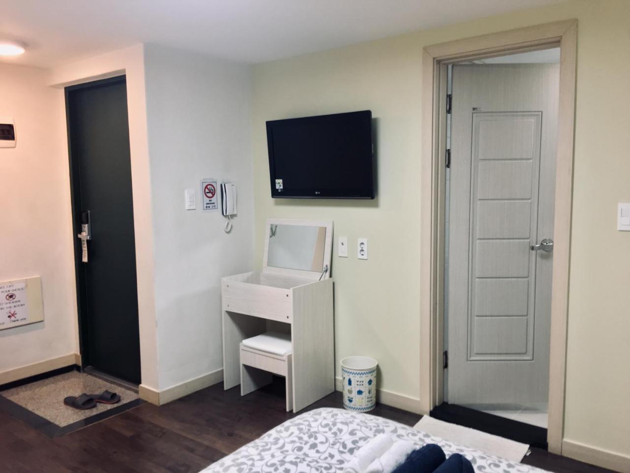 Hongdae Pencil Guesthouse Сеул Экстерьер фото
