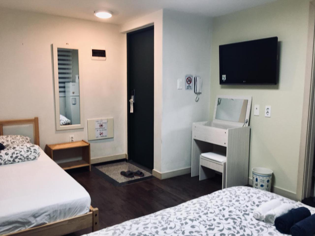 Hongdae Pencil Guesthouse Сеул Экстерьер фото