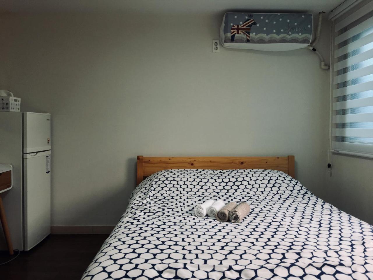 Hongdae Pencil Guesthouse Сеул Экстерьер фото