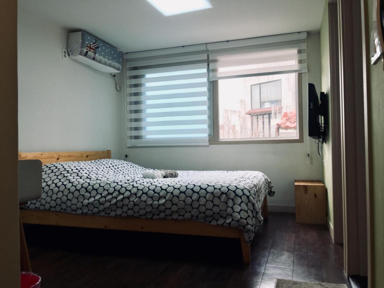 Hongdae Pencil Guesthouse Сеул Экстерьер фото