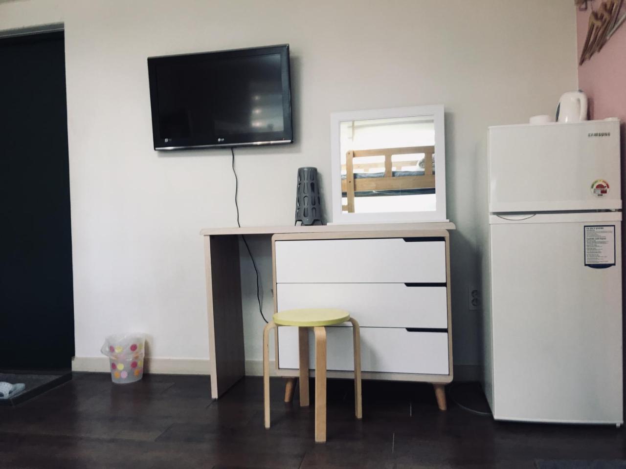 Hongdae Pencil Guesthouse Сеул Экстерьер фото
