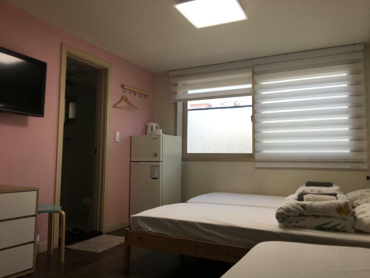 Hongdae Pencil Guesthouse Сеул Экстерьер фото