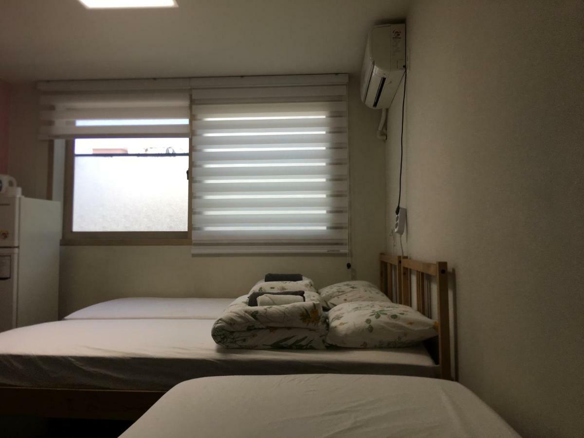 Hongdae Pencil Guesthouse Сеул Экстерьер фото