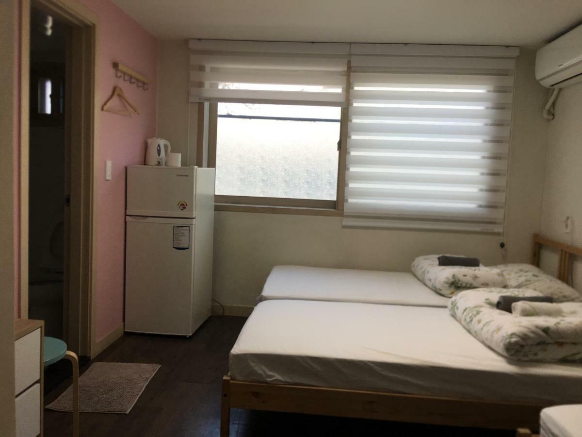 Hongdae Pencil Guesthouse Сеул Экстерьер фото